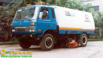 城市潔凈的綠衣衛(wèi)士 LZJ5140TSL熊貓牌掃路車實(shí)拍圖賞